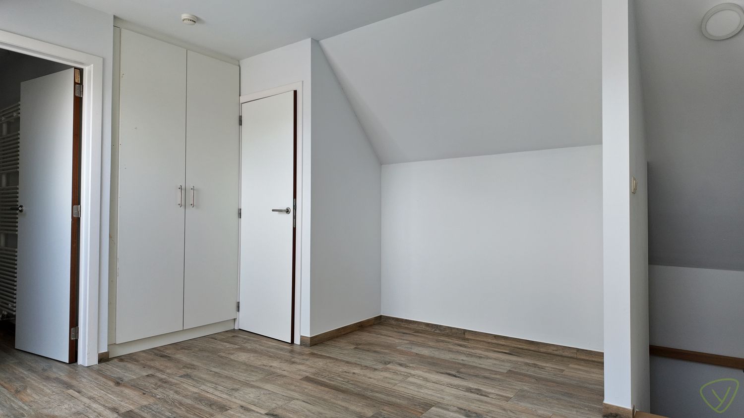 Instapklaar duplex-appartement met terras in het hart van Waarschoot! foto 18
