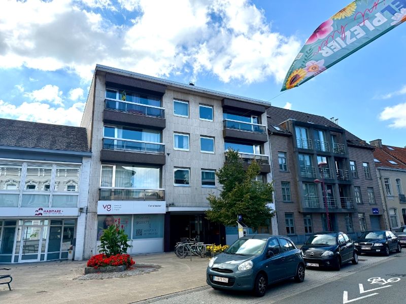 Ruim appartement met 2 slaapkamers en overdekt terrasje foto {{pictureIndex}}