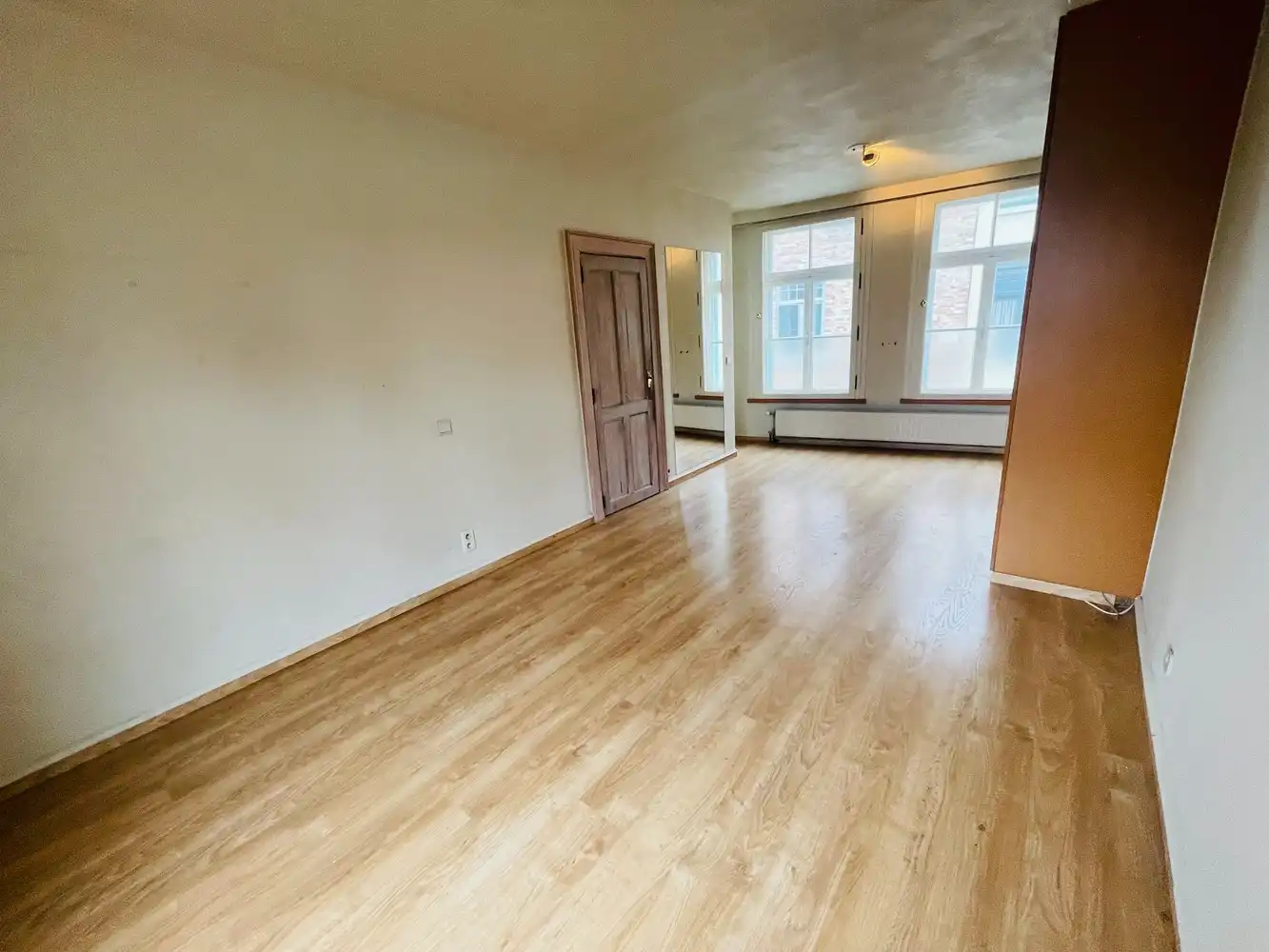 In één van de mooiste straten van Brugge centrum, vlakbij alle winkels CHARMANT ENERGIEZUINIG LICHTRIJK WOONHUIS met stadsTUINTJE, 3 SLAAPKAMERS, 2 BADKAMERS , Mogelijkheid om GARAGE bij te kopen foto 12