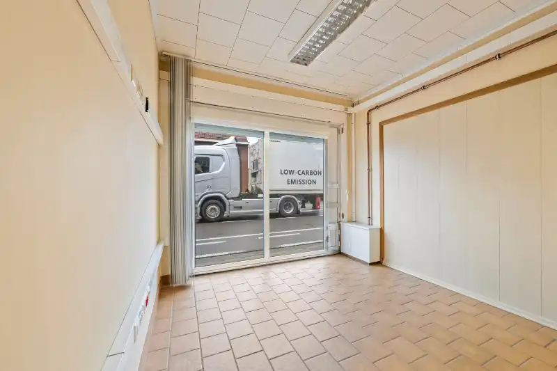 Zonnebeke-Passendale.&nbsp; Wonen en werken, grote verzorgde woning met > 5 slaapkamers en aparte >60m2 kantoorruimte / praktijk / hobbyruimte met aparte ingang. foto 23