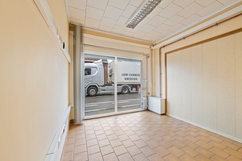 Zonnebeke-Passendale.  Wonen en werken, grote verzorgde woning met > 5 slaapkamers en aparte >60m2 kantoorruimte / praktijk / hobbyruimte met aparte ingang. foto 23