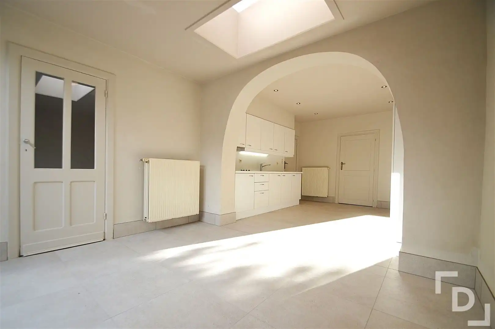 Gerenoveerde en ruime gezinswoning te huur in Zillebeke foto {{pictureIndex}}