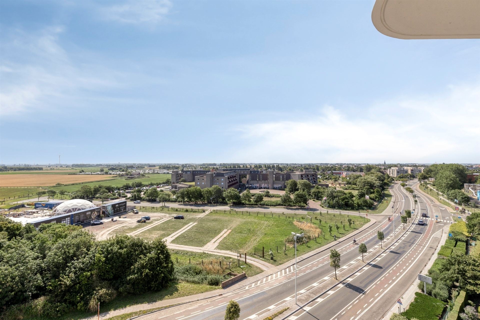 INSTAPKLAAR / ZONNIG  foto 14