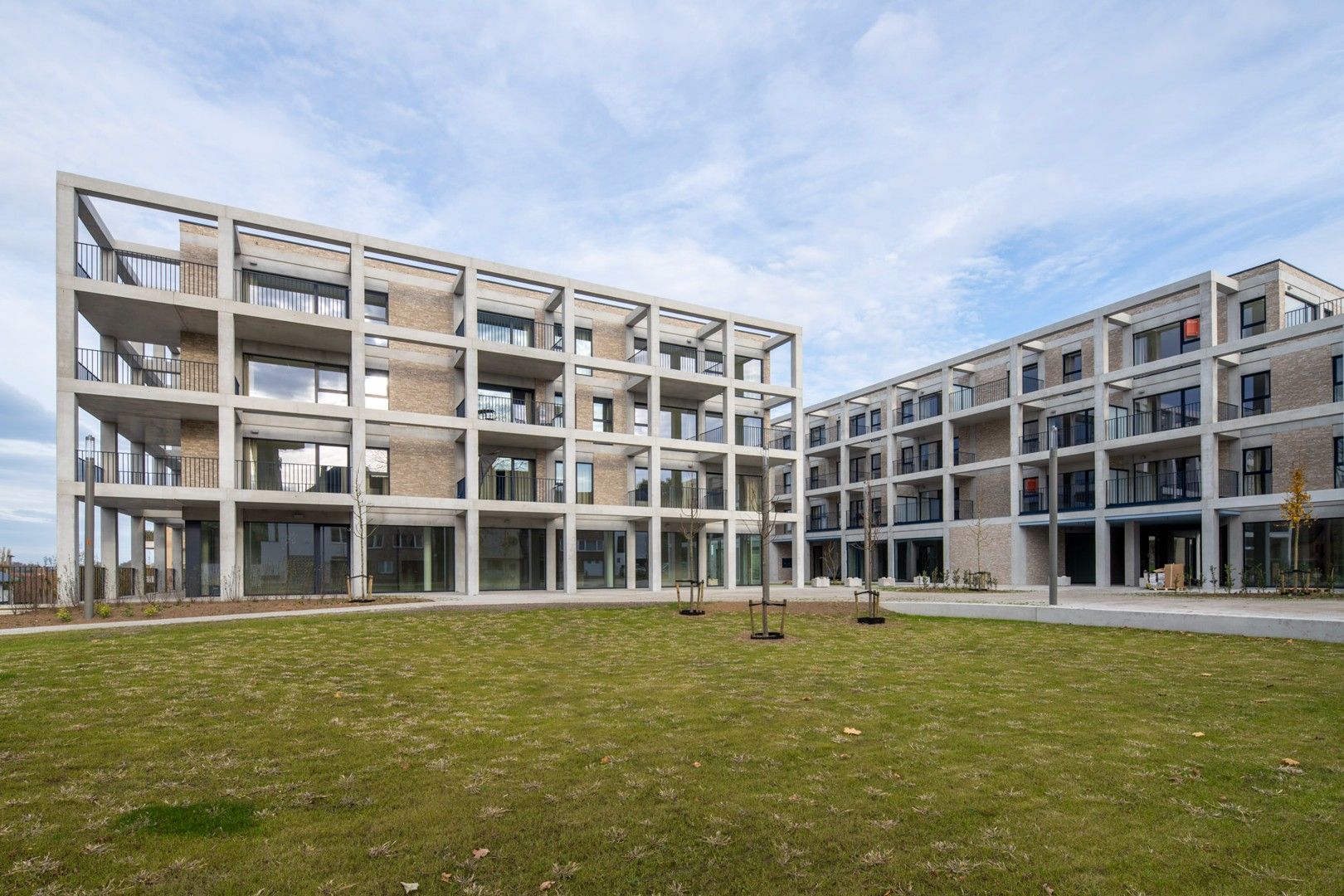 Nieuwbouw 2-slaapkamerappartement met bureau/dressing foto {{pictureIndex}}