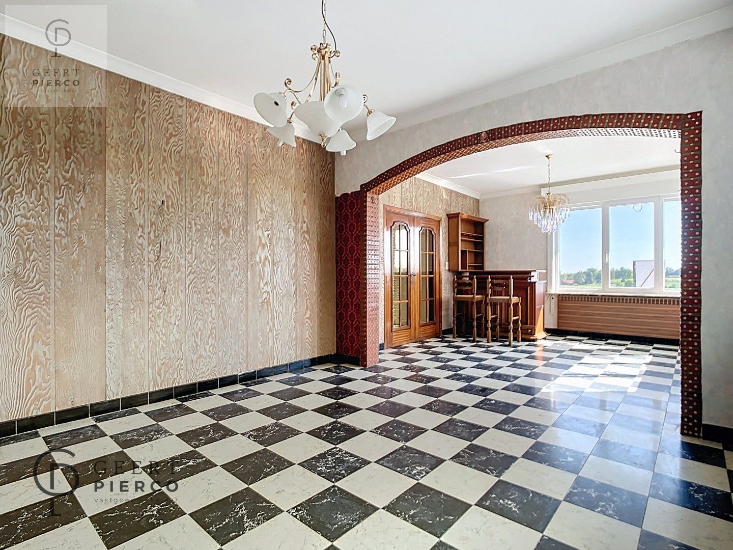 Deze te renoveren woning is gelegen in het landelijke Rumsdorp en dit op slechts enkele minuten rijden van Landen, Zoutleeuw en Tienen. foto 4