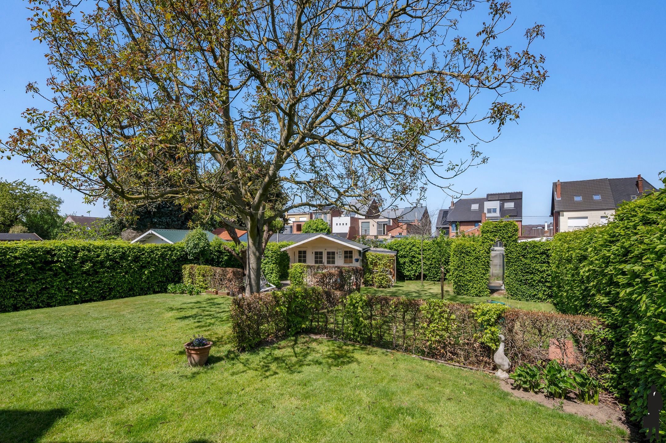 Ruime woning (ca. 225m²) met 3 grote slk’s, garage en mooie tuin op 726m² foto 22