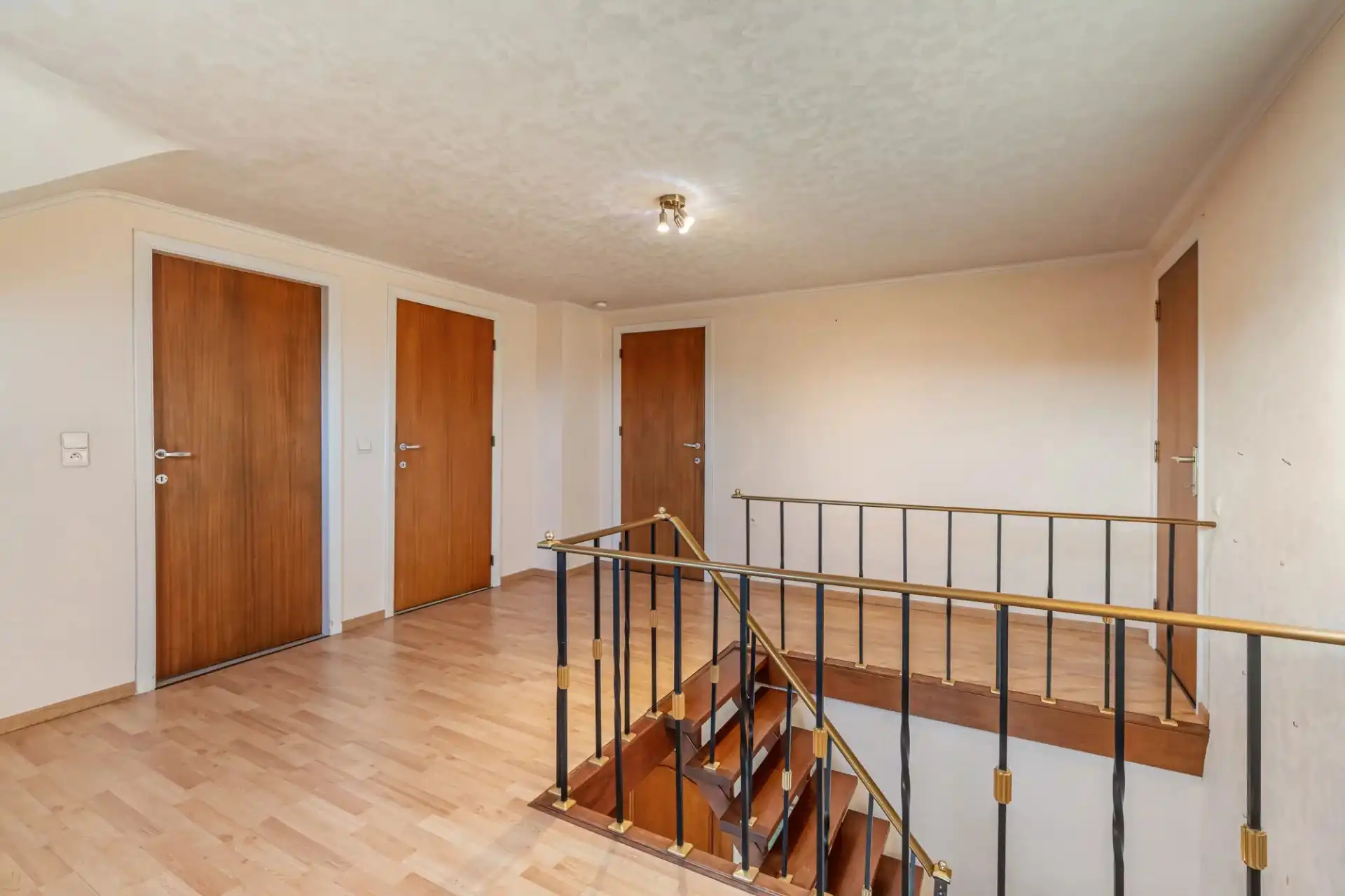 Ruime woning in rustige straat te Koersel foto 10