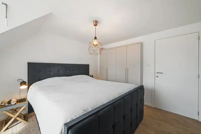 Hooglede – Verrassend ruime tussenwoning met villa-allures op 1.218 m² foto 14