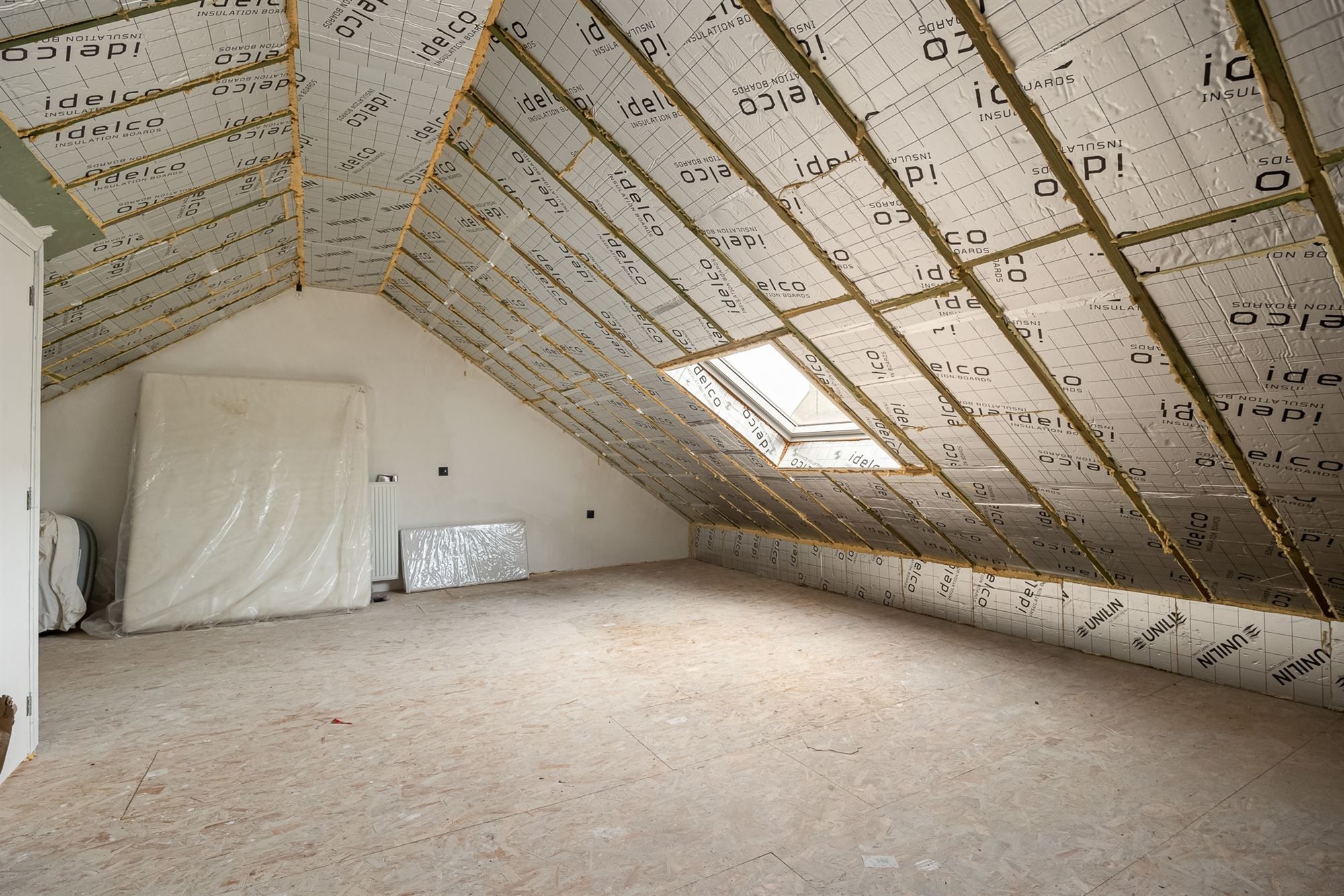 Gerenoveerde woning met drie slaapkamers en terras foto 17