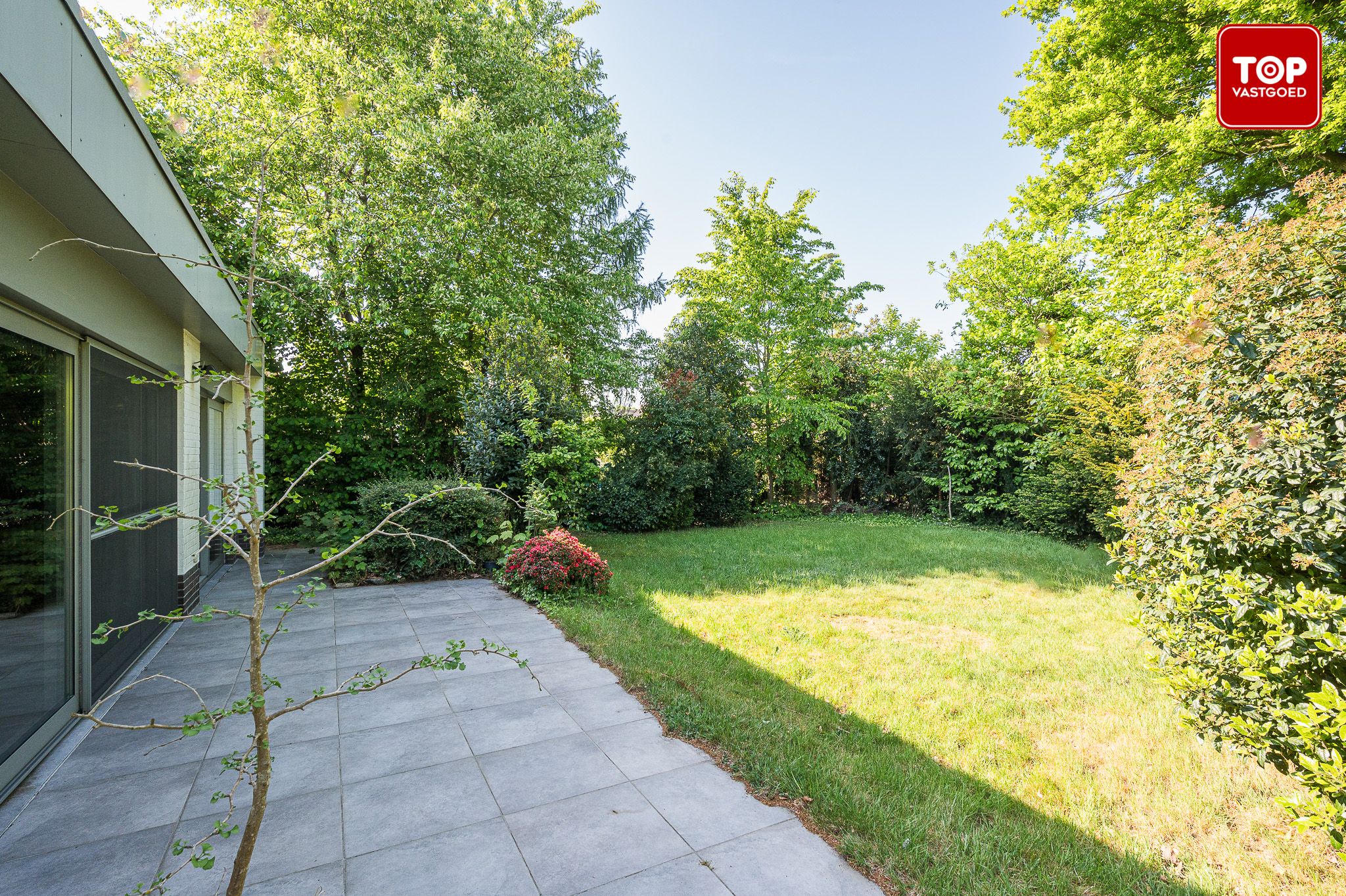 Ruime jaren zeventig villa in Mariakerke-Kolegem foto 24
