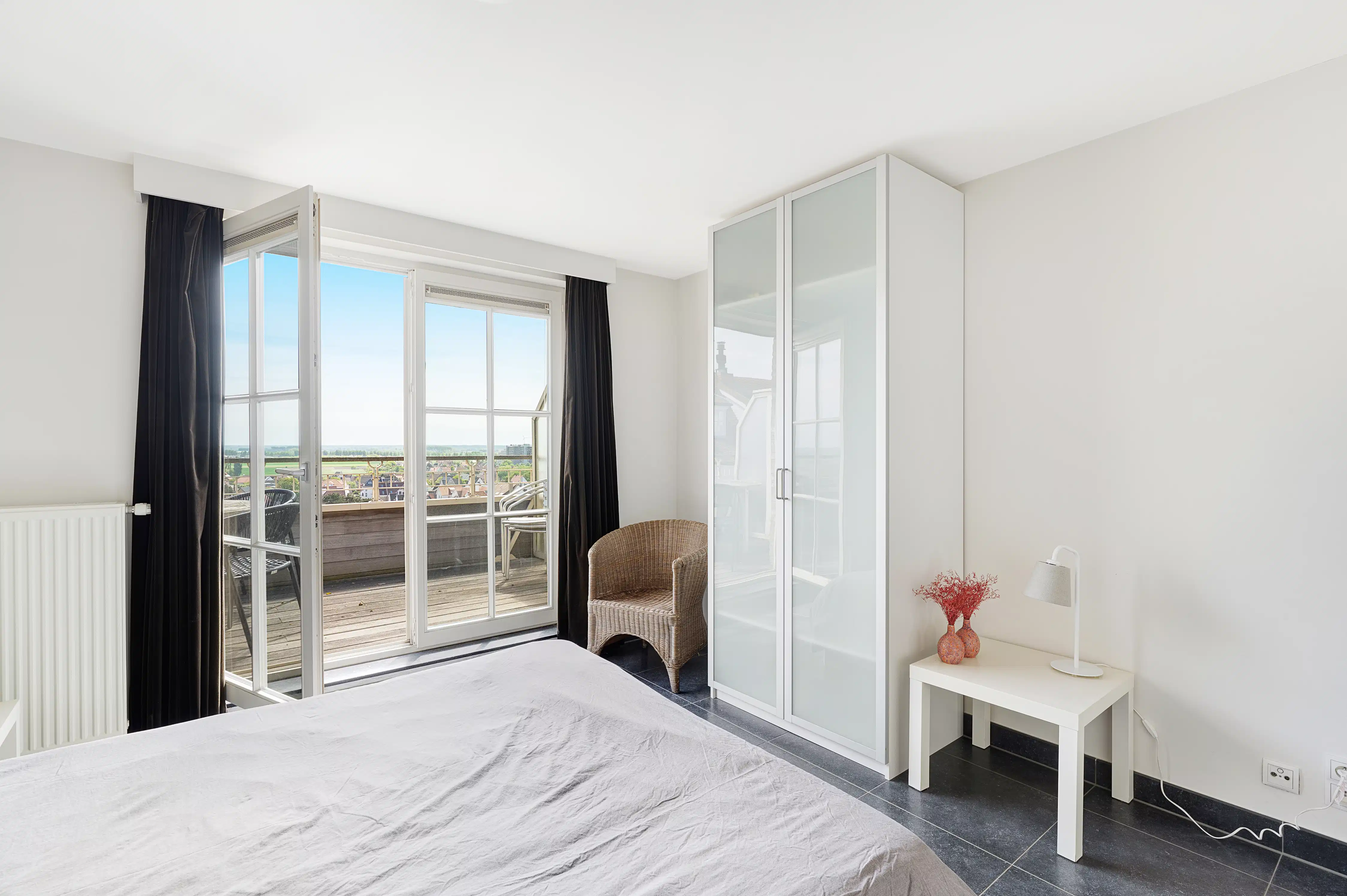 Ruim Duplex appartement op enkele passen van de Zeedijk te Duinbergen foto 18