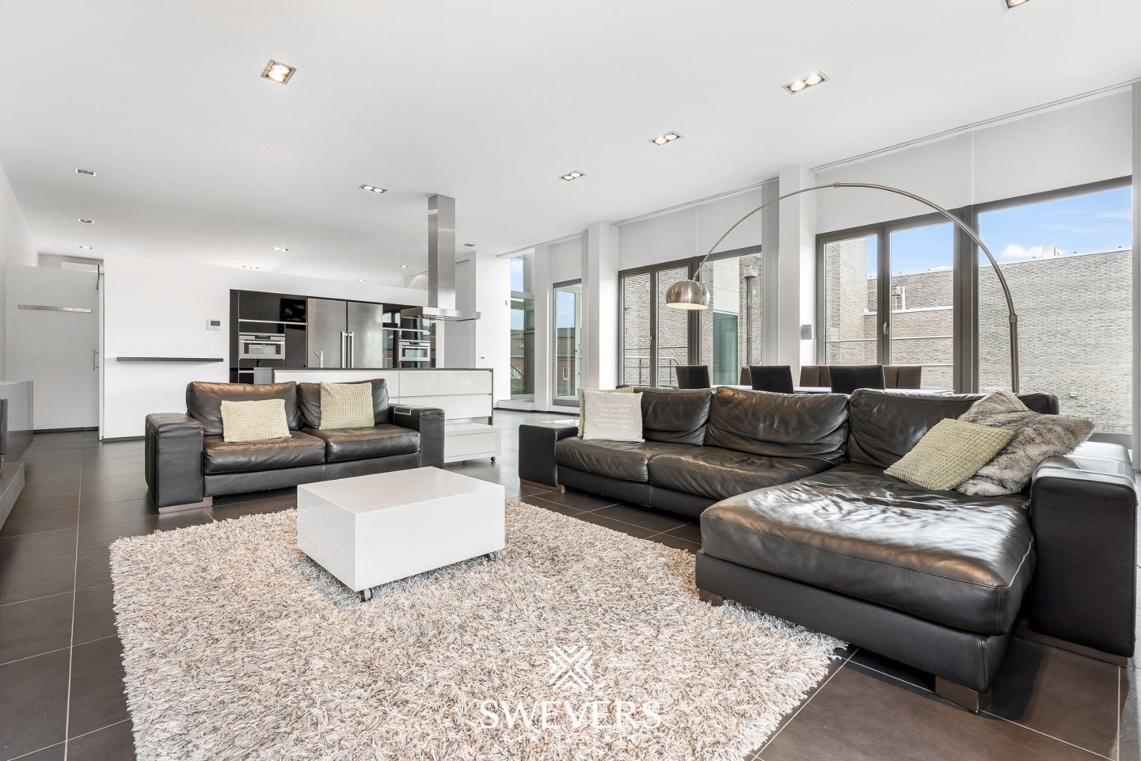 Ruime luxueuze loft met groot dakterras nabij Hasselt centrum ( 164 m2 ) foto 2