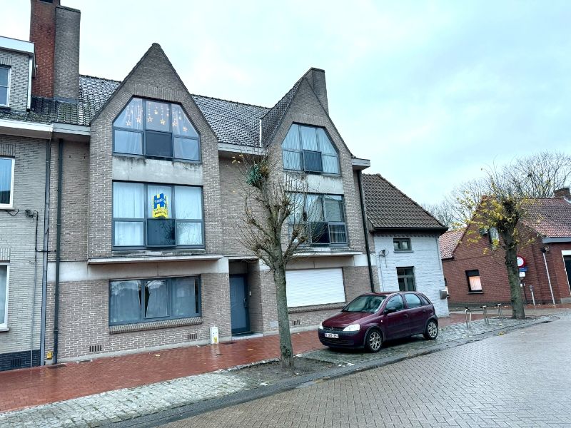 Instapklaar appartement met 2 slaapkamers, terras en garage foto {{pictureIndex}}