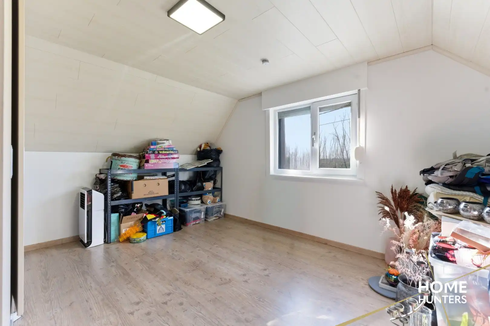 Rustig gelegen halfopen bebouwing met ruime tuin in Hooglede! foto 12