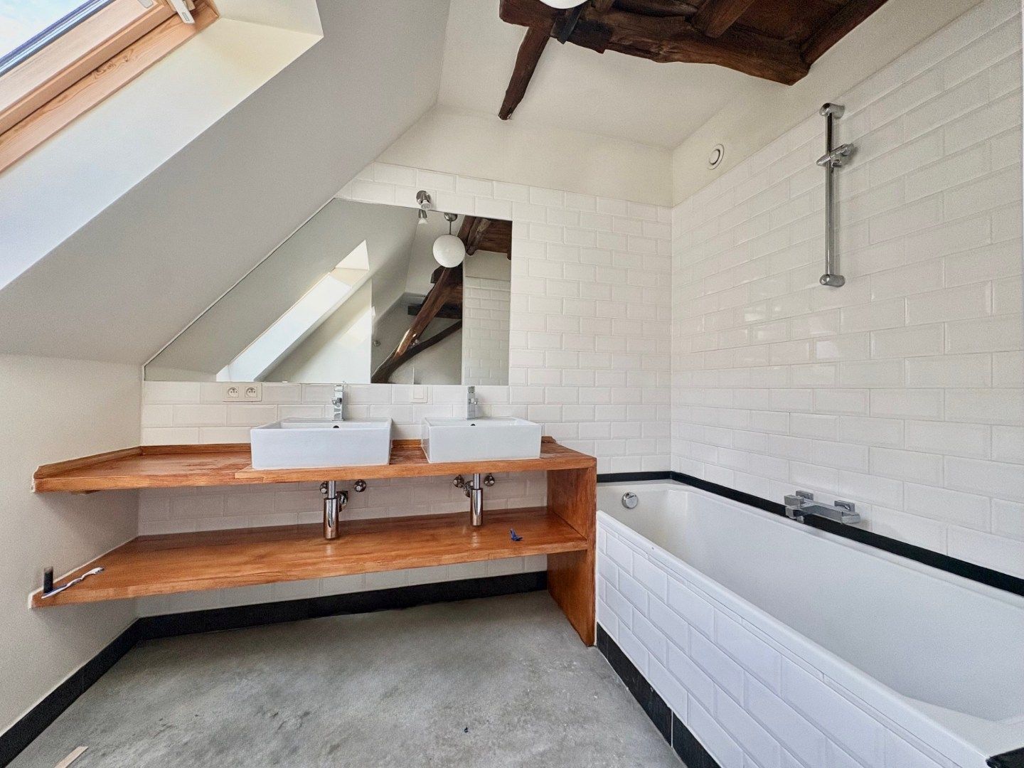 Stijlvol 3-slaapkamer duplexappartement met zonnig terras foto 9