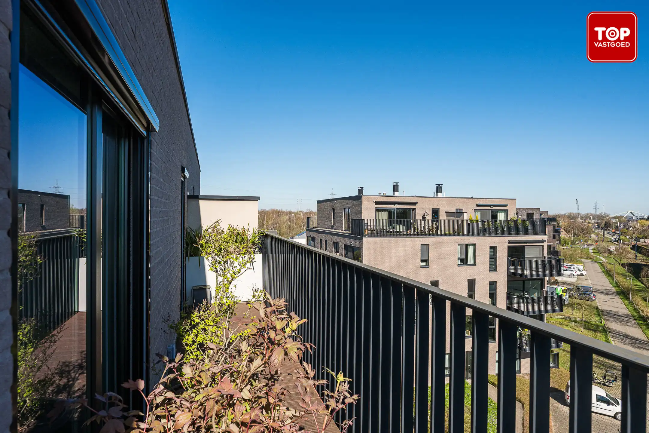 Hoogwaardig afgewerkte penthouse met 45m² terras. 2 slaapkamers, garage en staanplaats!  foto 13