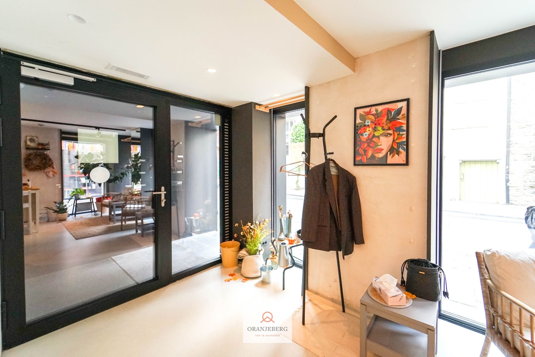 Hoekwinkel te huur vlakbij Vrijdagmarkt foto 8