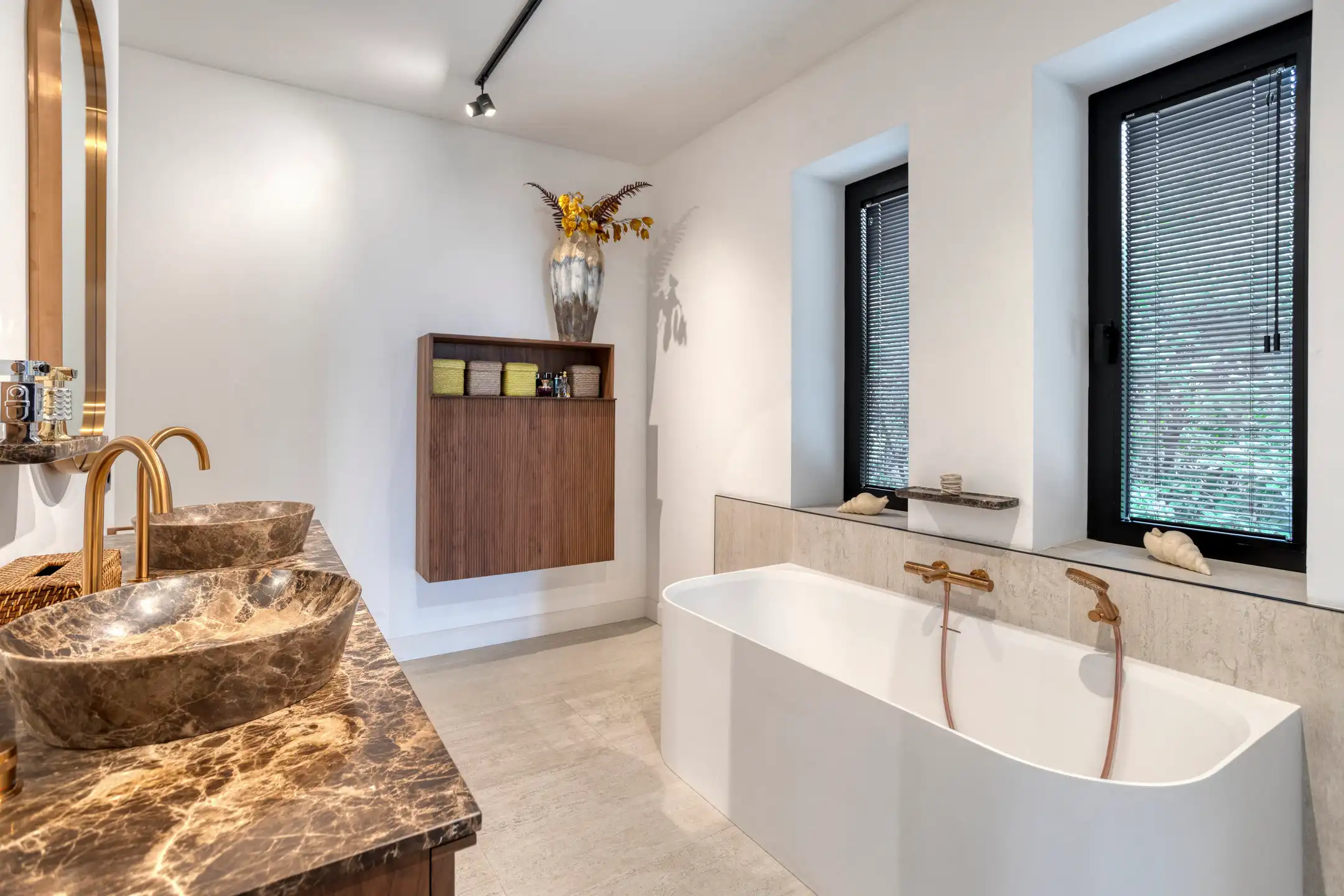 Riante villa met bijgebouw en aangrenzende bouwgrond op uniek perceel  foto 19