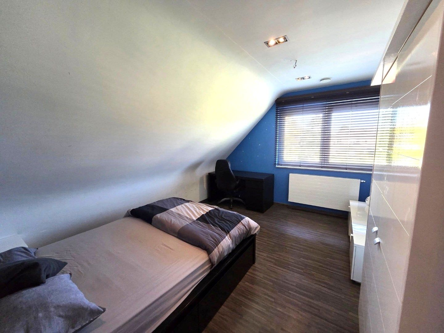 Schitterende villa op 17are 30ca, gelegen op bijna het einde van deze schitterende woonwijk. foto 15