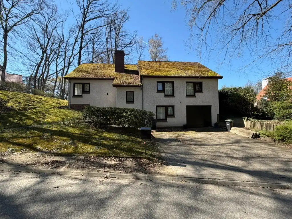 Genk, Winterslagstraat 251: Ruime gezinswoning met 3 slaapkamers, garage en zuidwest-gerichte tuin ! foto {{pictureIndex}}