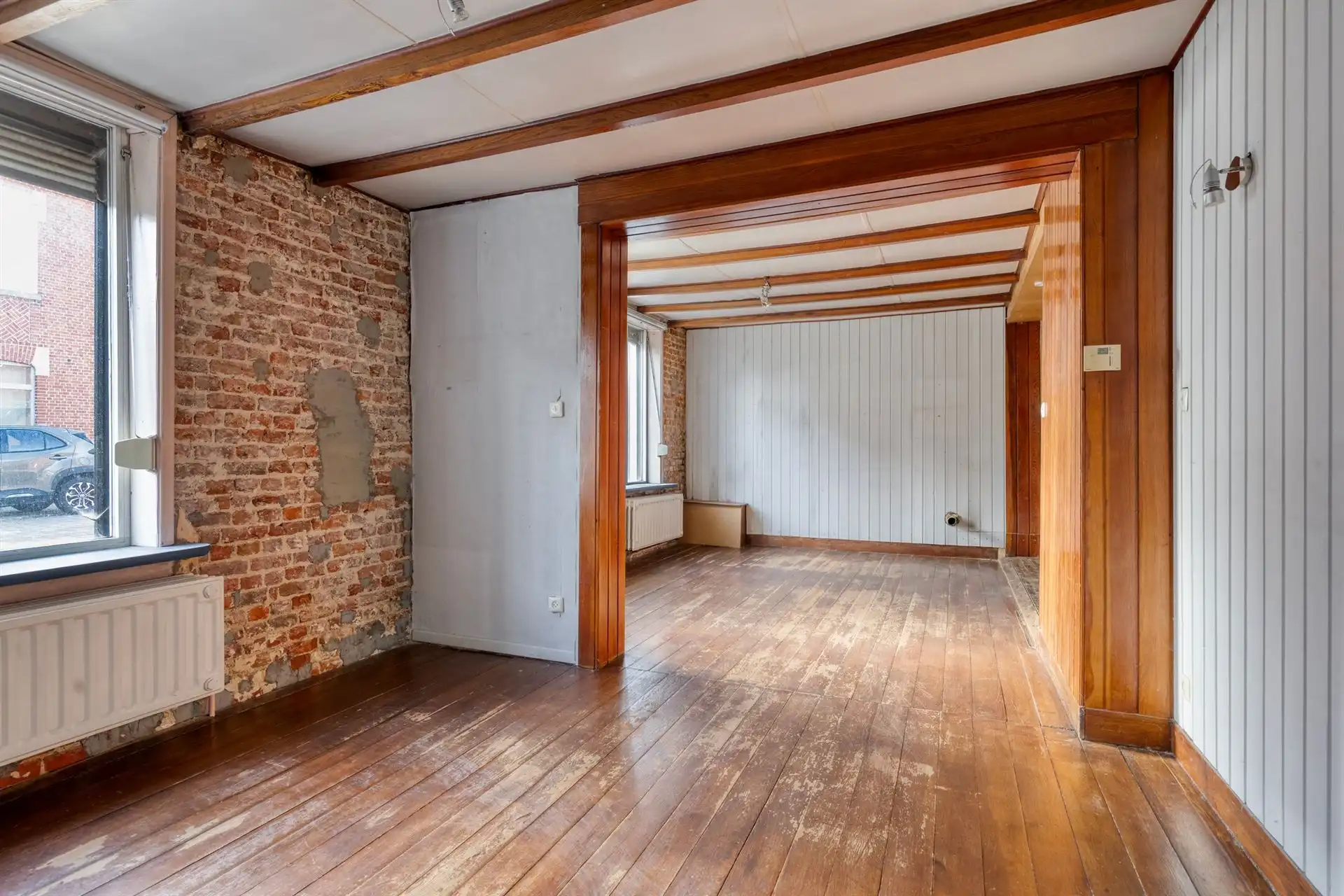 Te renoveren woning met veel potentieel foto 5