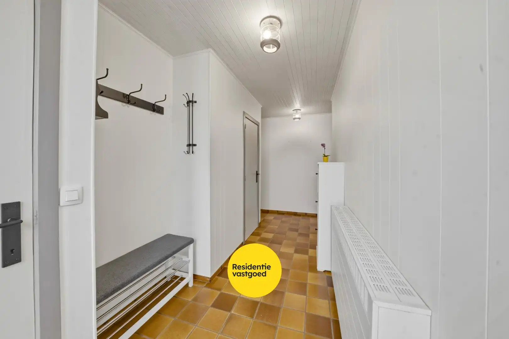 Instapklare ruime bungalow met zongerichte tuin in hartje Oudenburg! foto 13