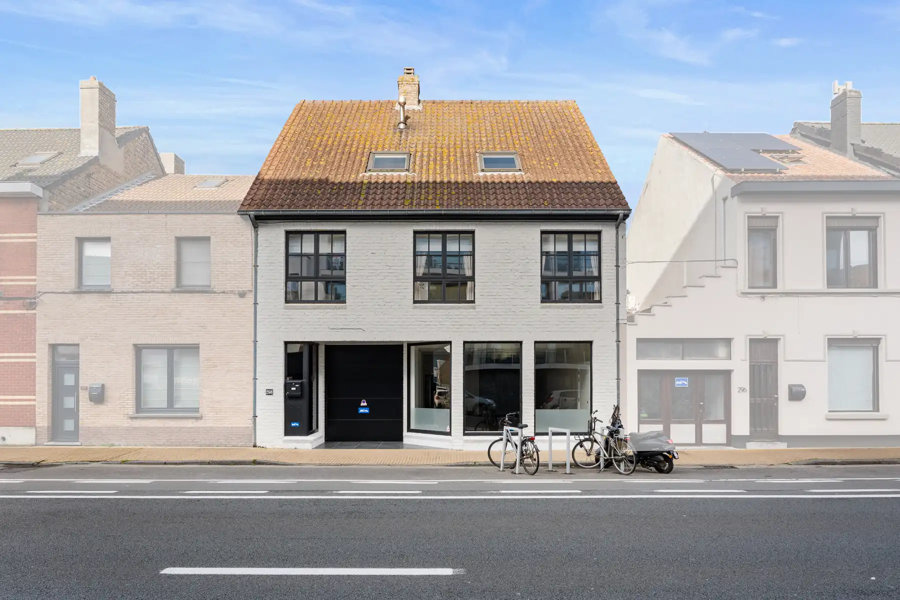 Instapklaar handelspand met woonst op topligging in Oostende foto 12