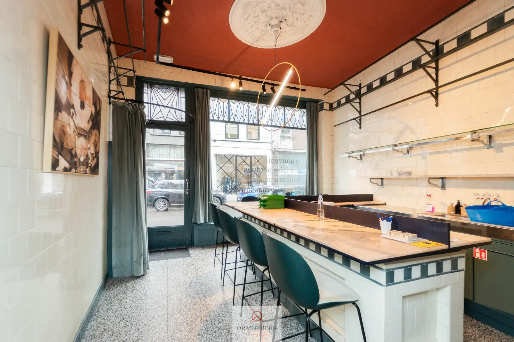 Karaktervol handelspand  (256 m²)met woonst in historisch gebouw foto 2