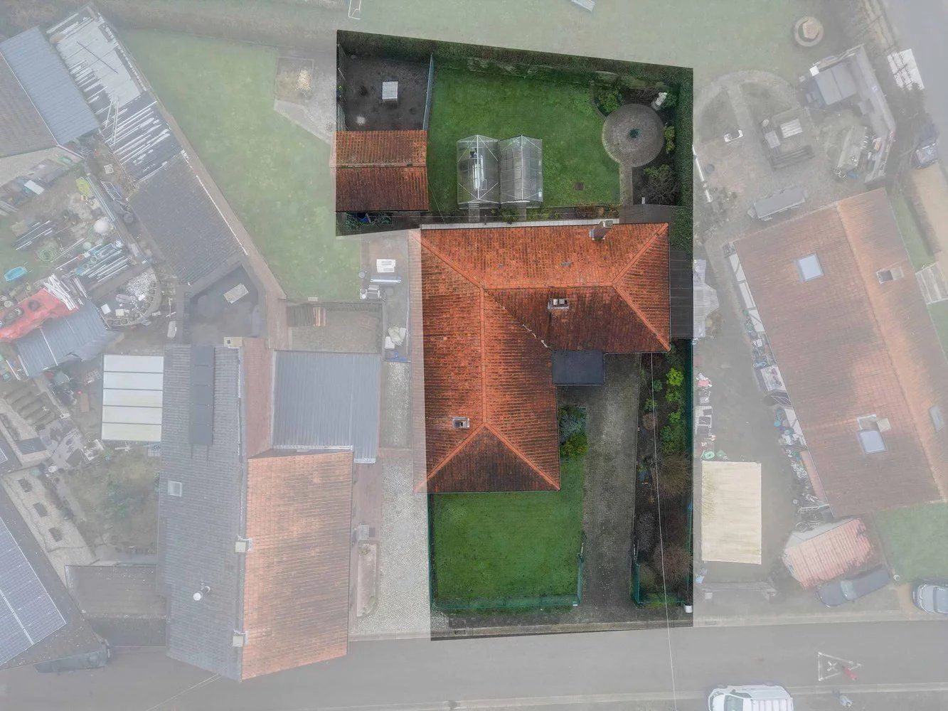 Bungalow met vier slaapkamers en ruime tuin foto 14
