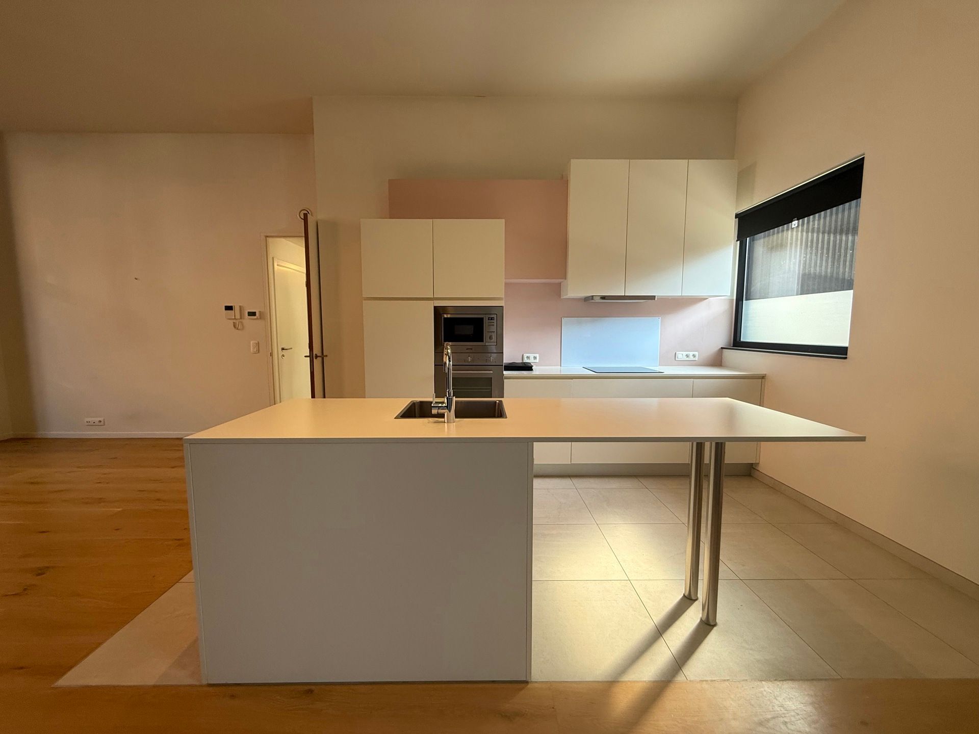 AALST - CENTRUM - Lichtrijk gelijkvloers appartement met staanplaats foto 6