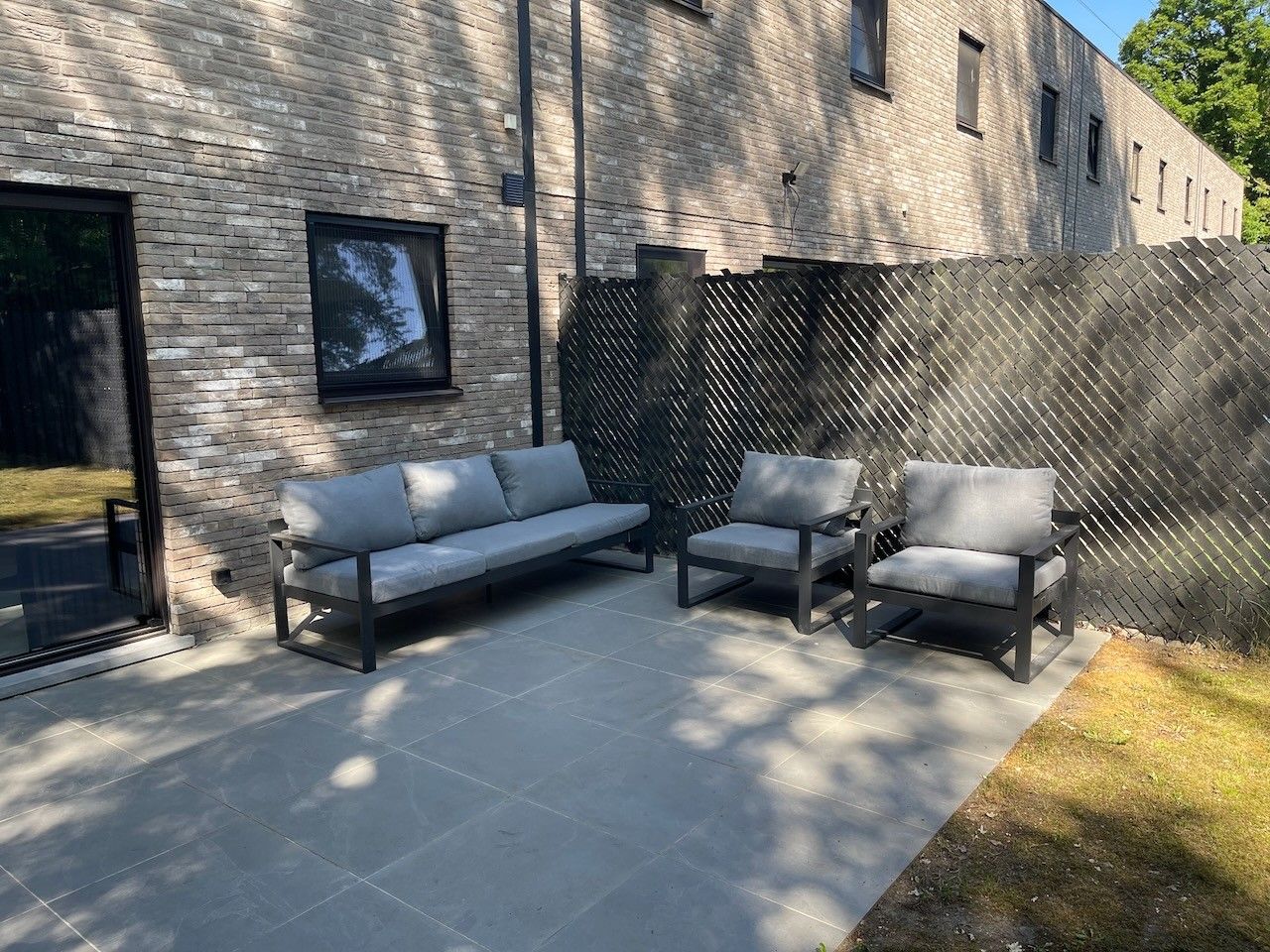 Genk - Bret, Atheneumstraat 40: Stijlvolle, energiezuinige woning met 3 slaapkamers, carport, tuin,... rustig gelegen in het groen op een top-locatie! foto 3