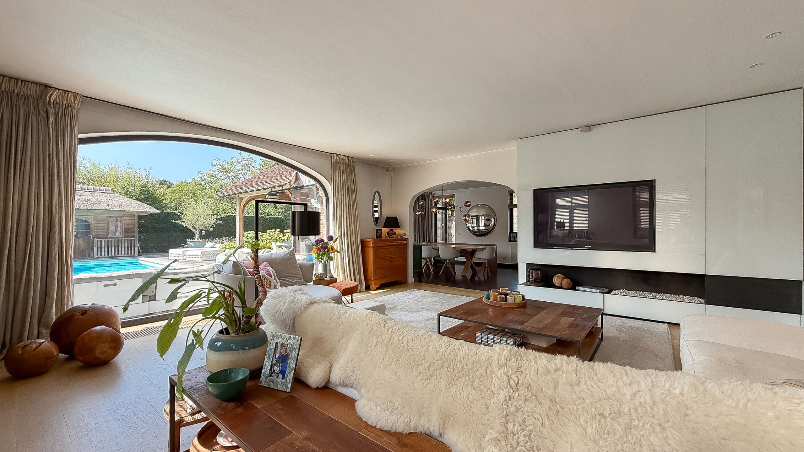 Exclusieve villa met zwembad, gelegen in een groene omgeving foto 9