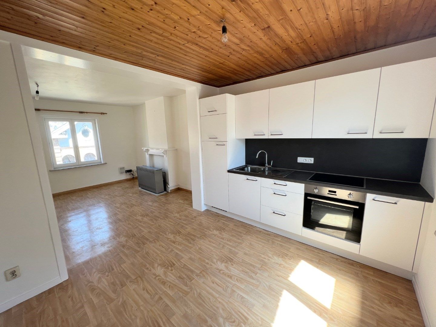GEZELLIG APPARTEMENT MET 1 SLAAPKAMER NABIJ STATION IEPER foto 4