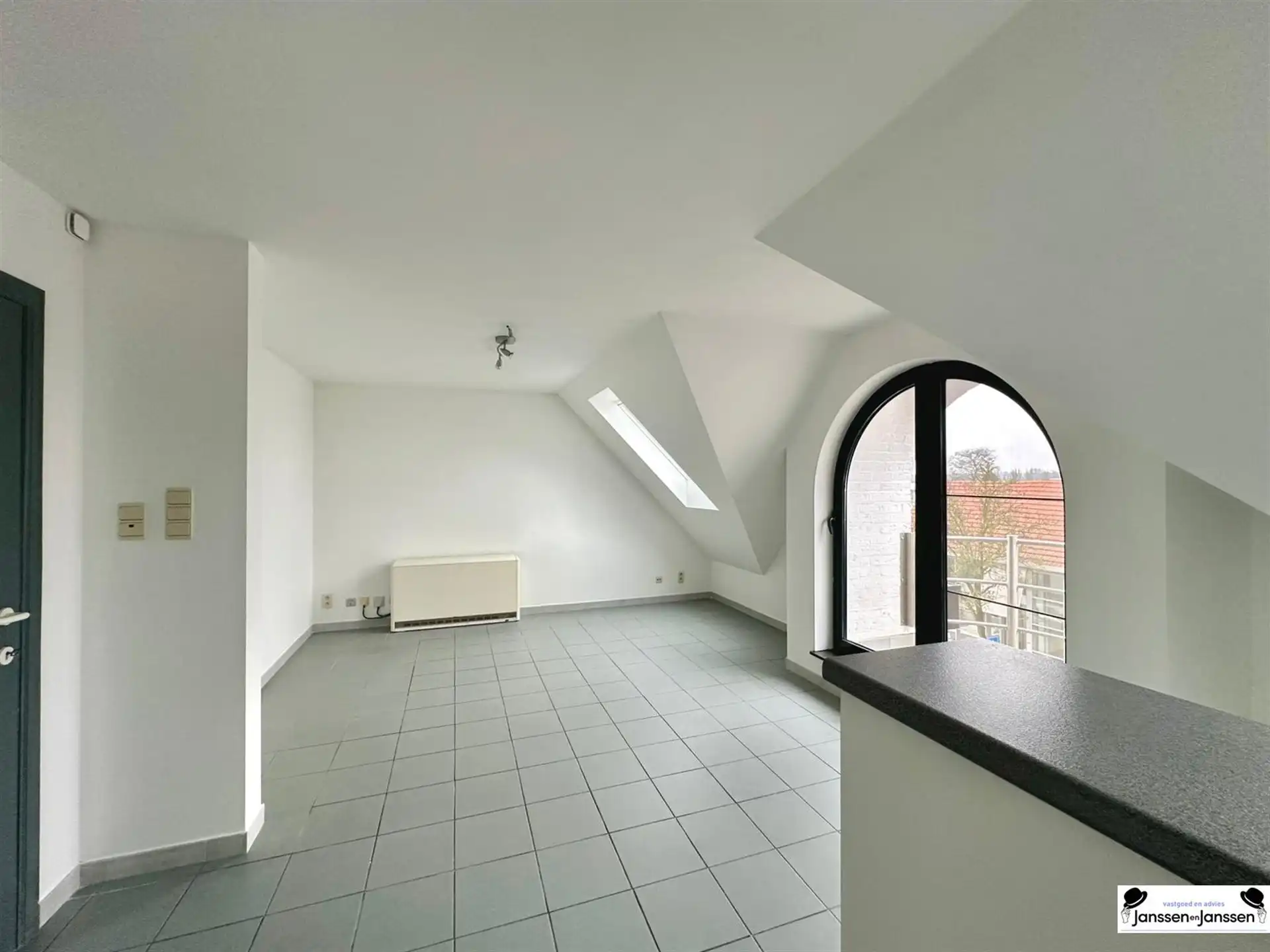 Ruim 1-slaapkamer appartement te huur in centrum Wuustwezel foto 3