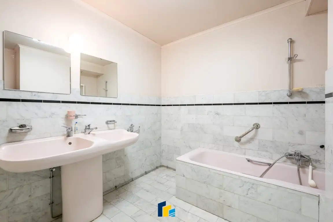 Ruim 2 slpk-appartement met zonnig terras foto 19