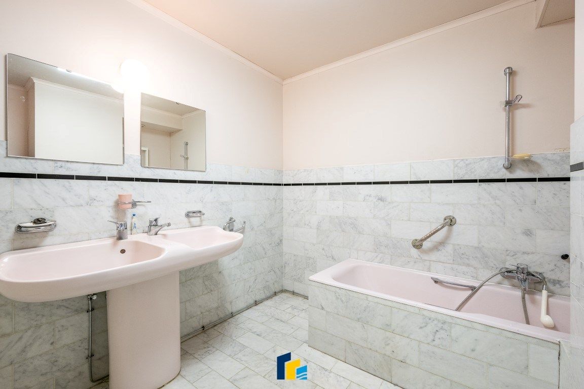 Ruim 2 slpk-appartement met zonnig terras foto 19