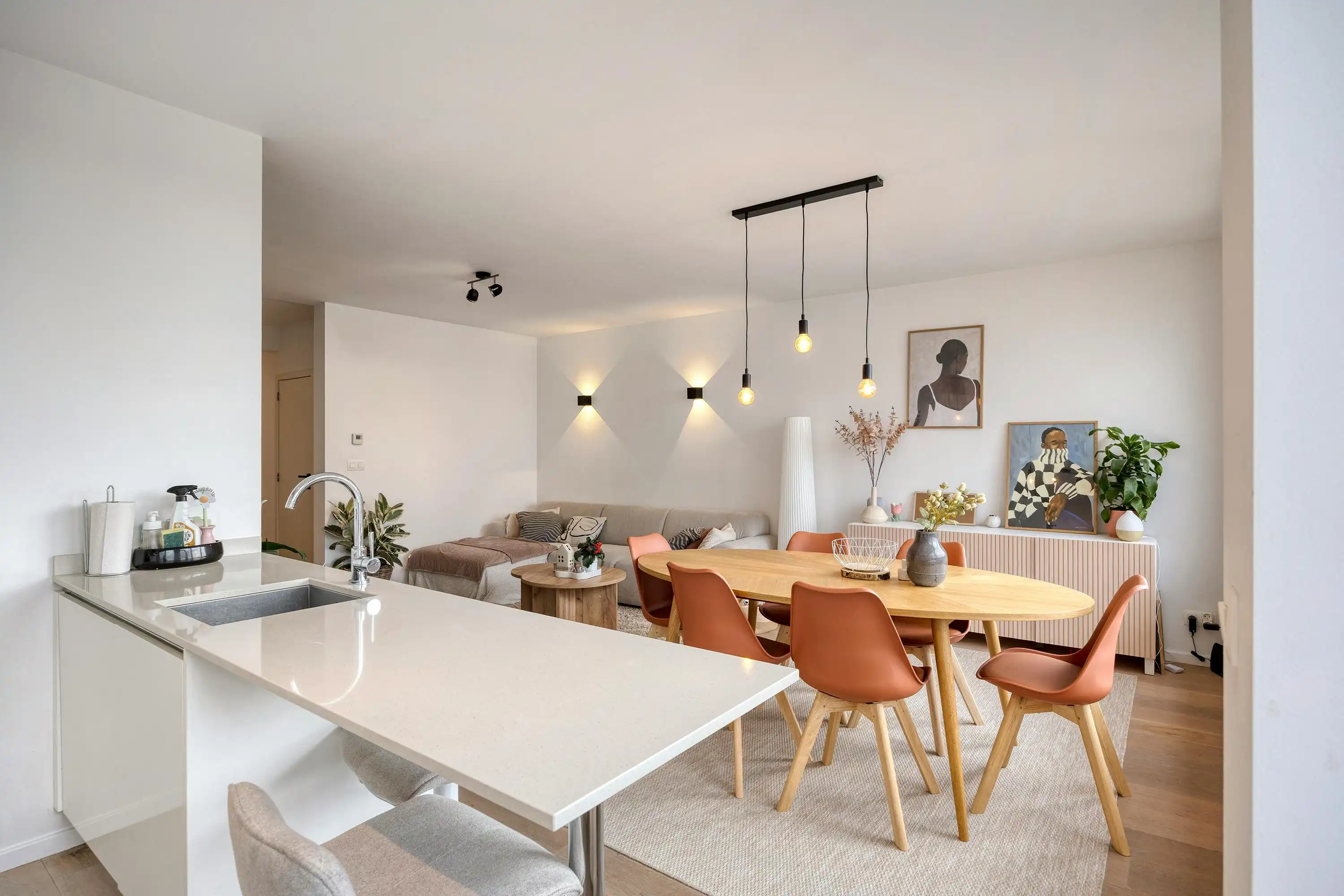 Lichtrijk appartement met 2 slaapkamers te koop in Merksem foto 7