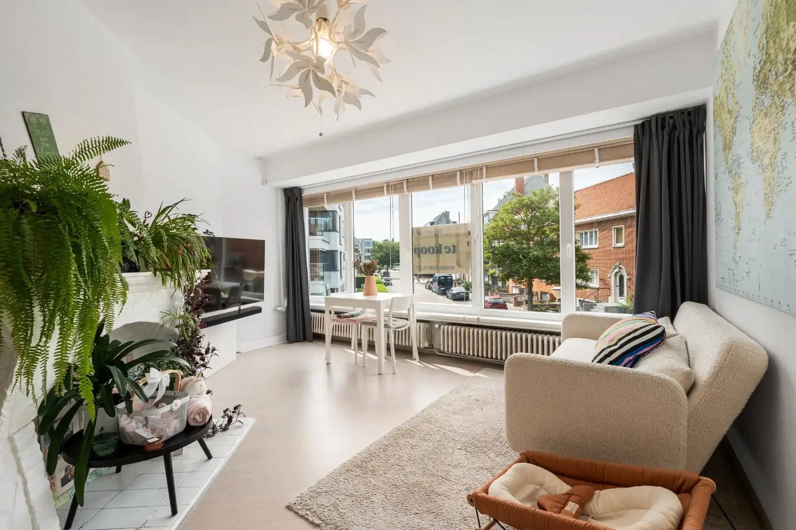 Lichtrijk en instapklaar appartement te Mariakerke met gunstig EPC-label B! foto {{pictureIndex}}