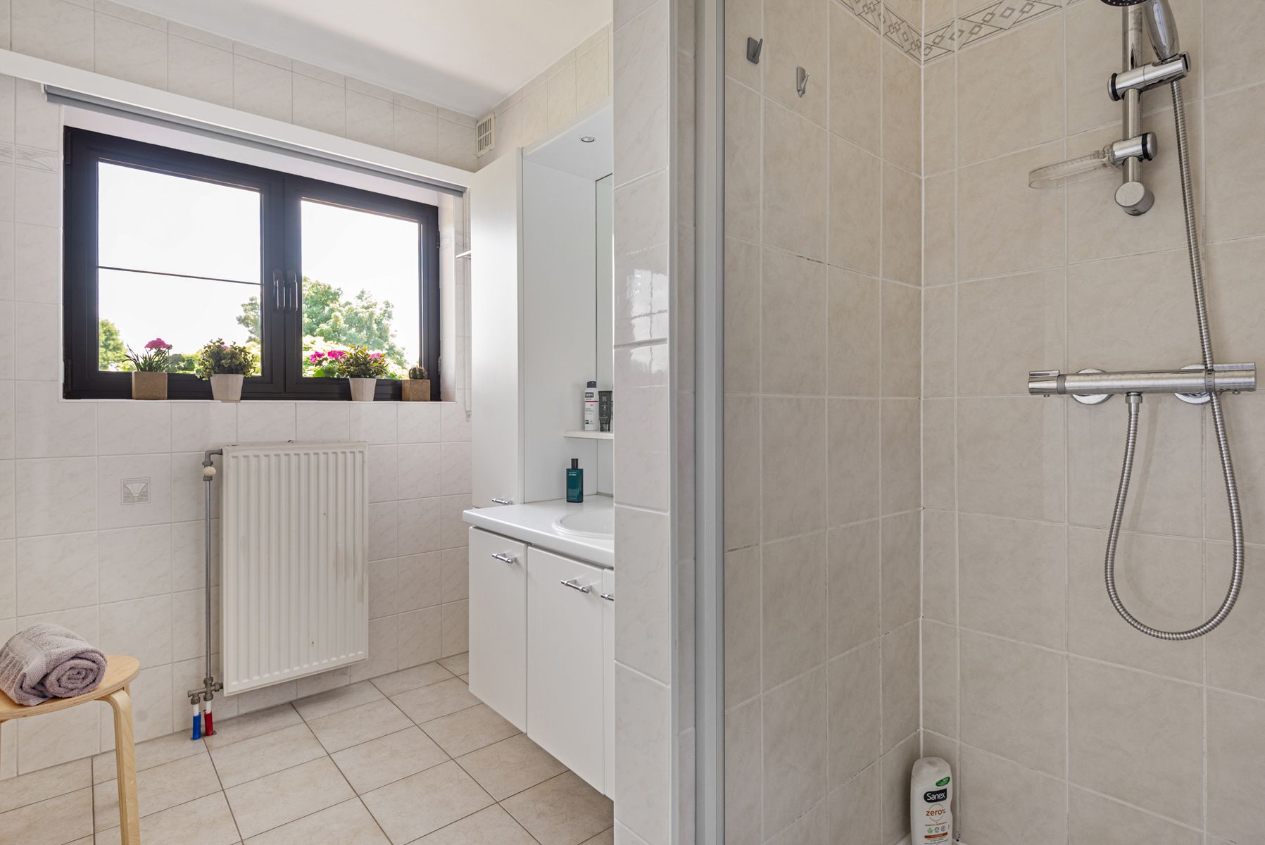 Ruim appartement met drie slaapkamers foto 16