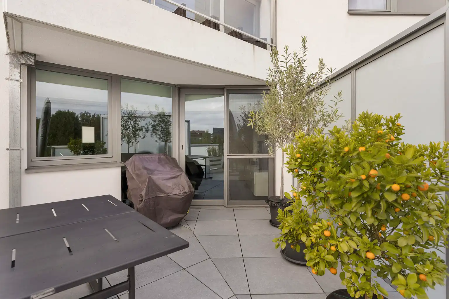 Appartement in goede staat met overdekte autostaanplaats foto 11