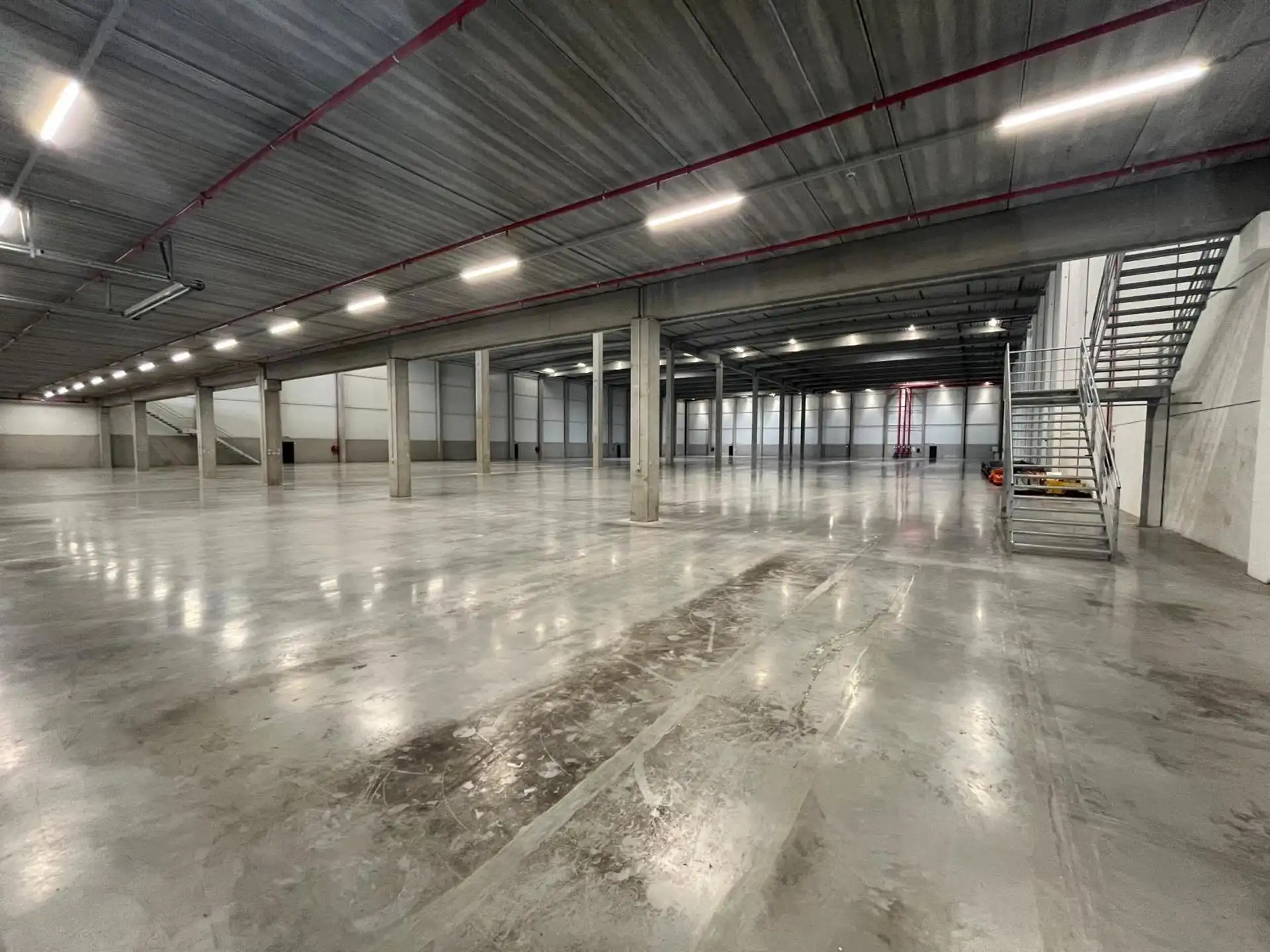 TE HUUR - Boom logistiek magazijn 6.516m² met 7 loskades foto 7