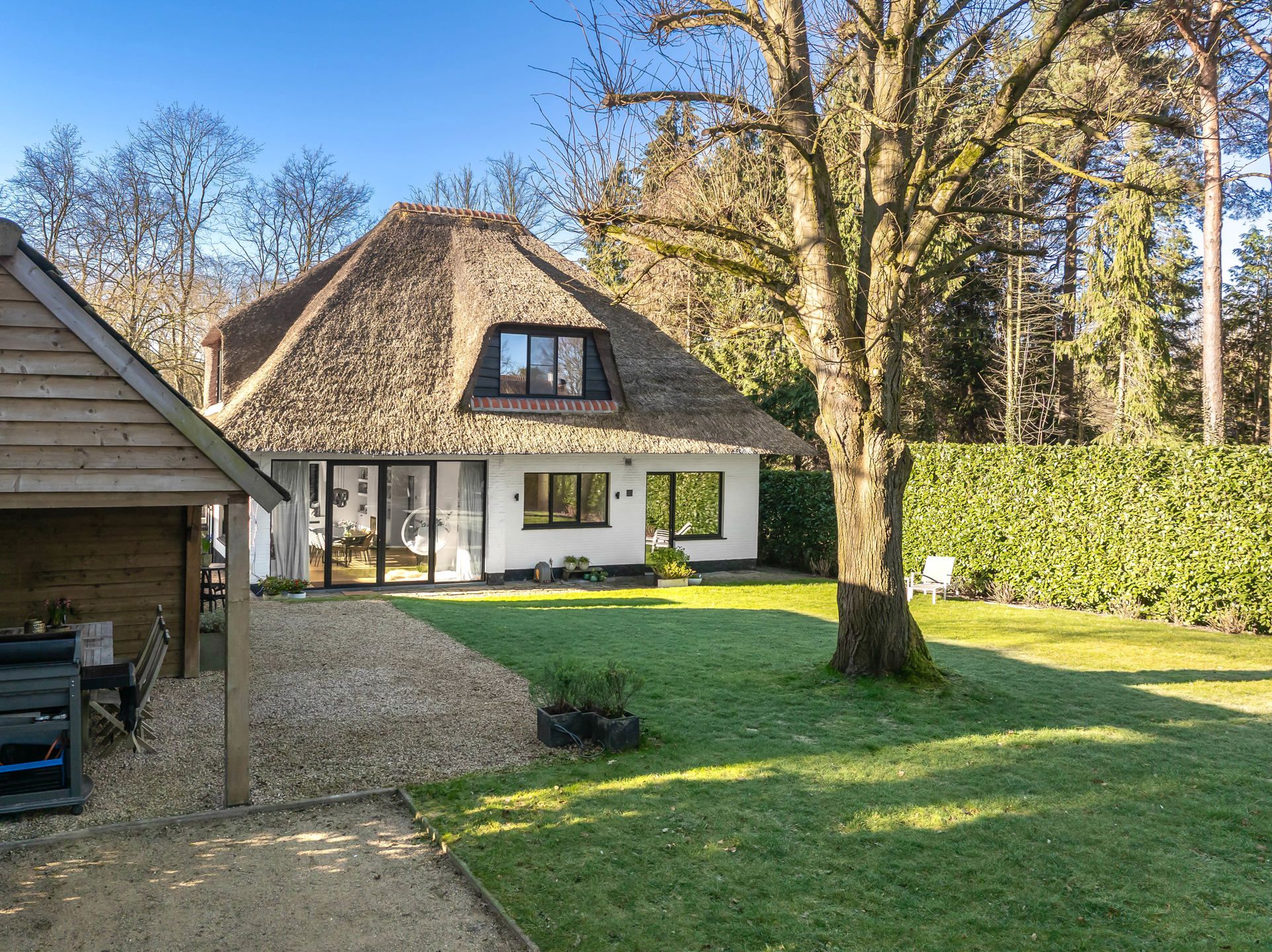 Recent gerenoveerde rietgedekte villa vooraan Schilde dorp! foto 39