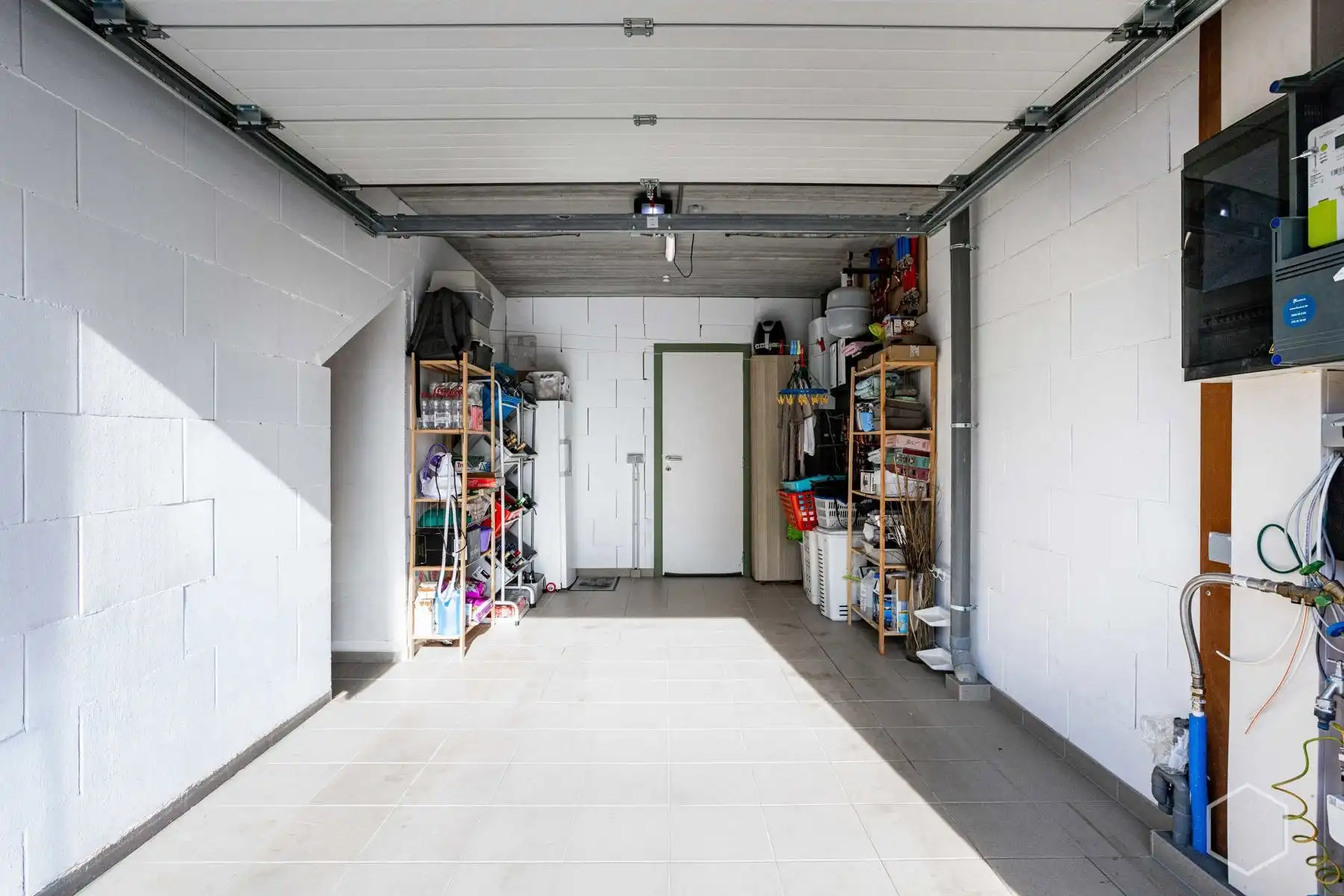 Recente HOB 2021 met 3 slaapkamers, garage en zonnige tuin foto 12