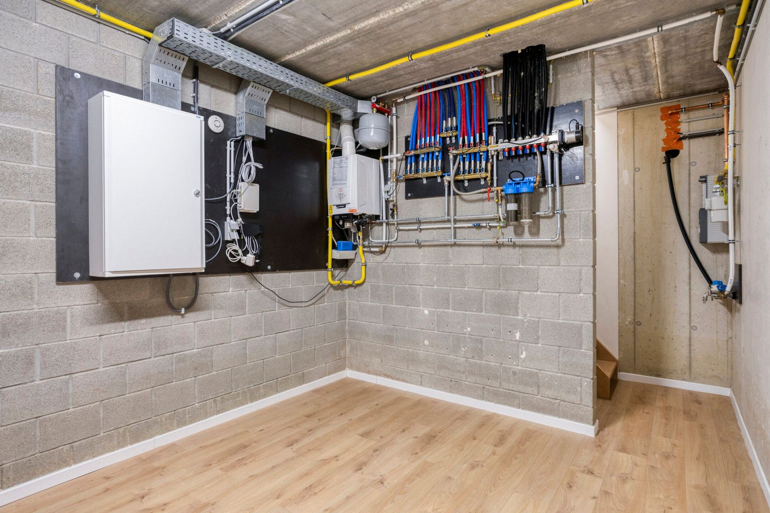 Totaal gerenoveerde woonst met tuin en staanplaats foto 23