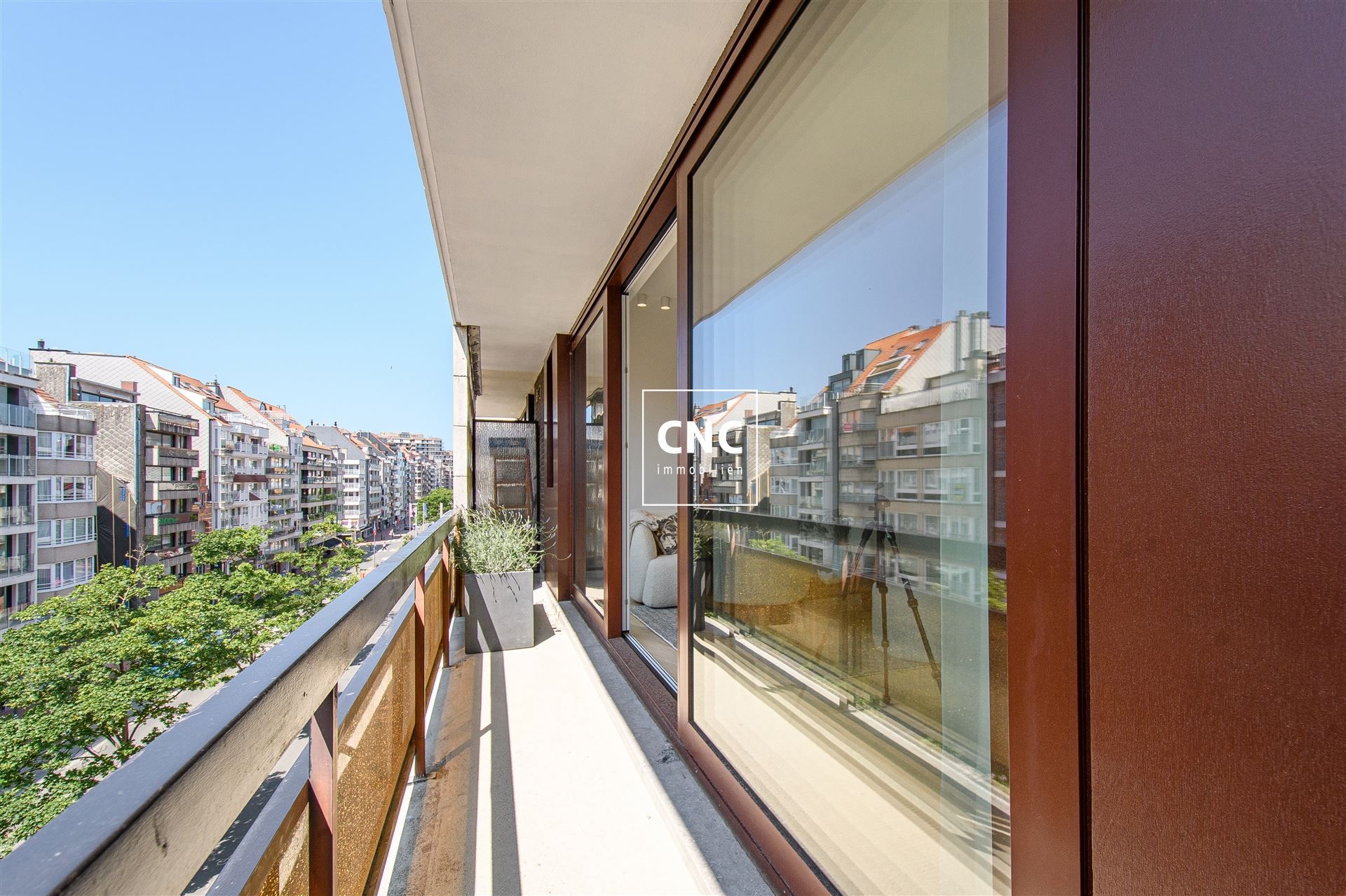 Stijlvol gerenoveerd en zonnig hoekappartement op topligging foto 8