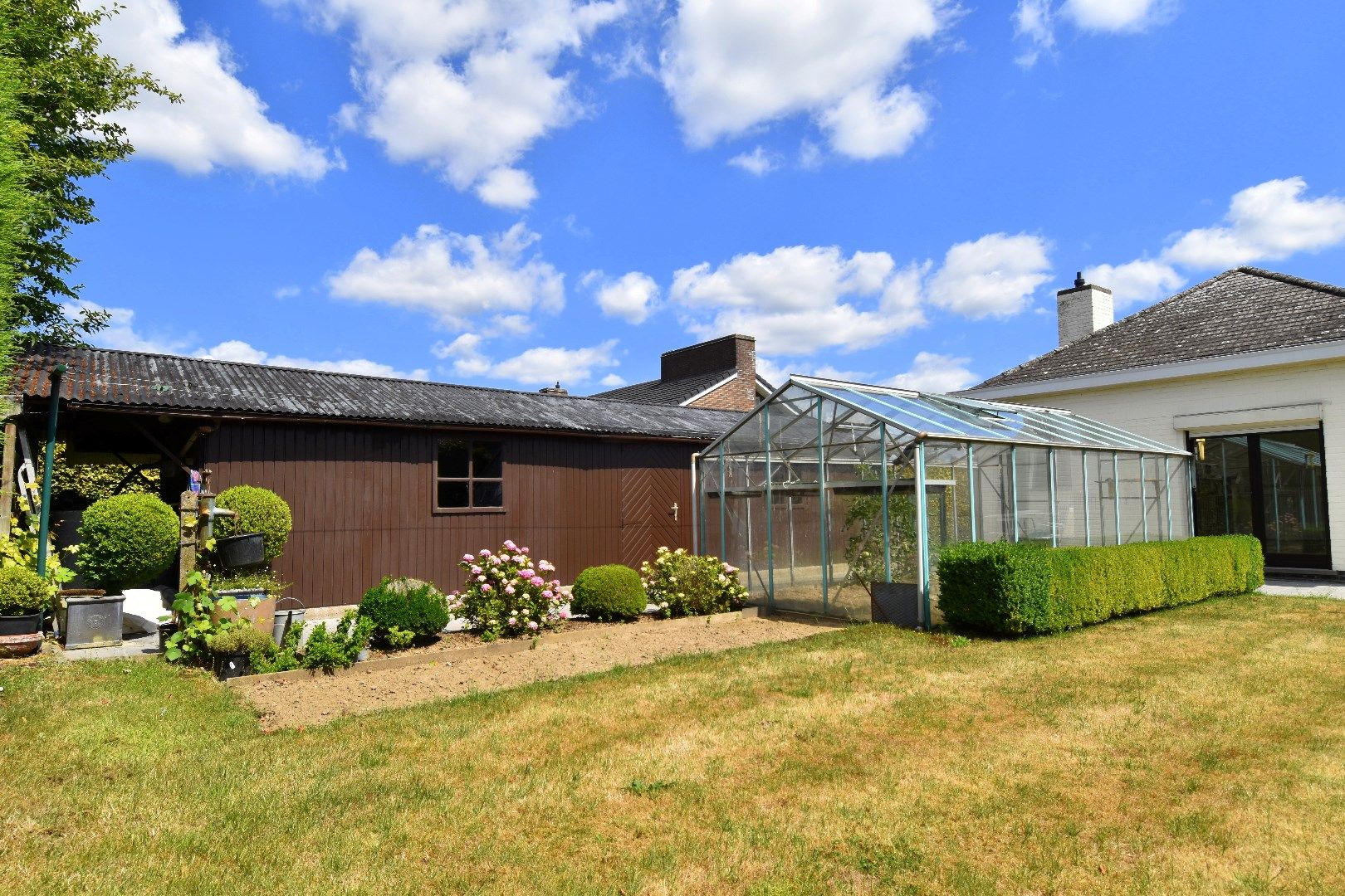 Instapklare bungalow met prachtige tuin en dubbele garage te koop in Bellegem foto 14