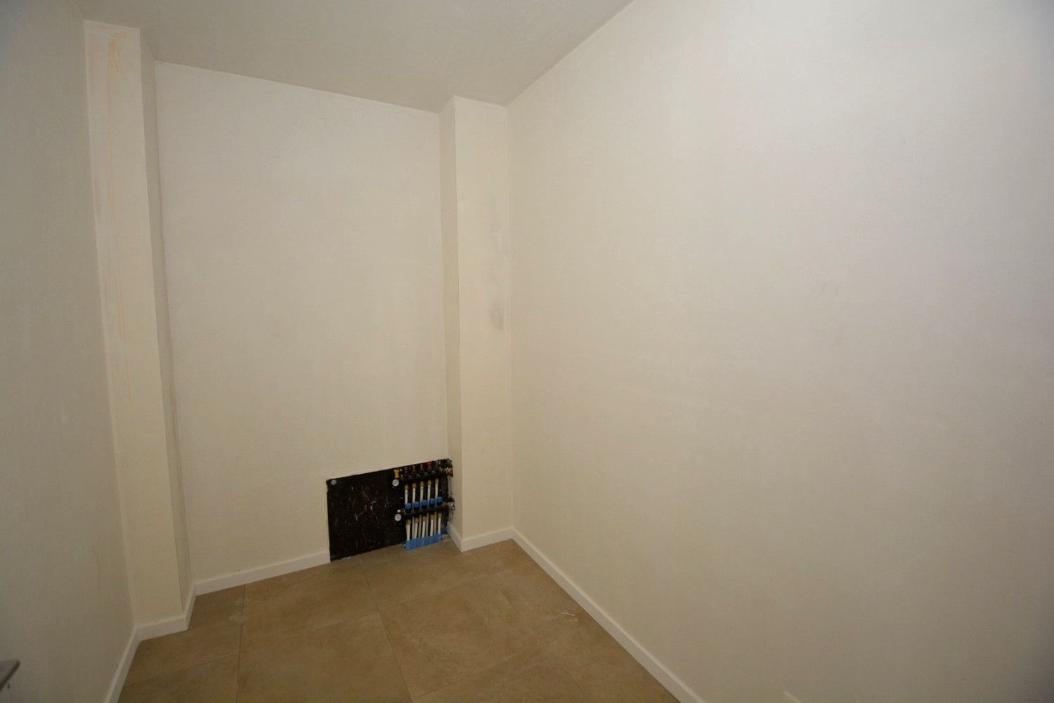NIEUWBOUWWONING MET 4 SLK, TUIN EN PARKEERPLAATS! foto 13