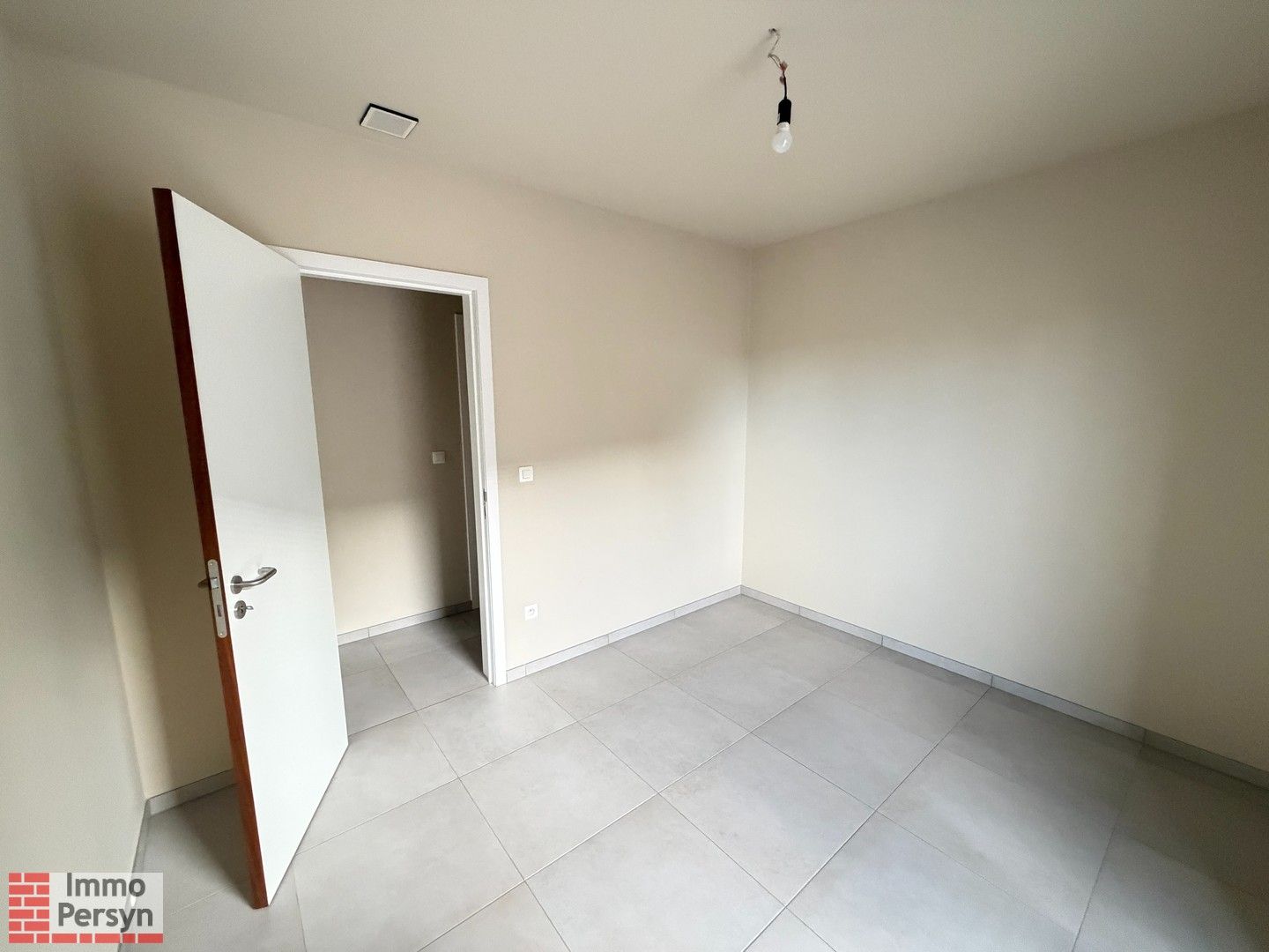 Gelijkvloers  3-slaapkamerappartement met terras foto 9