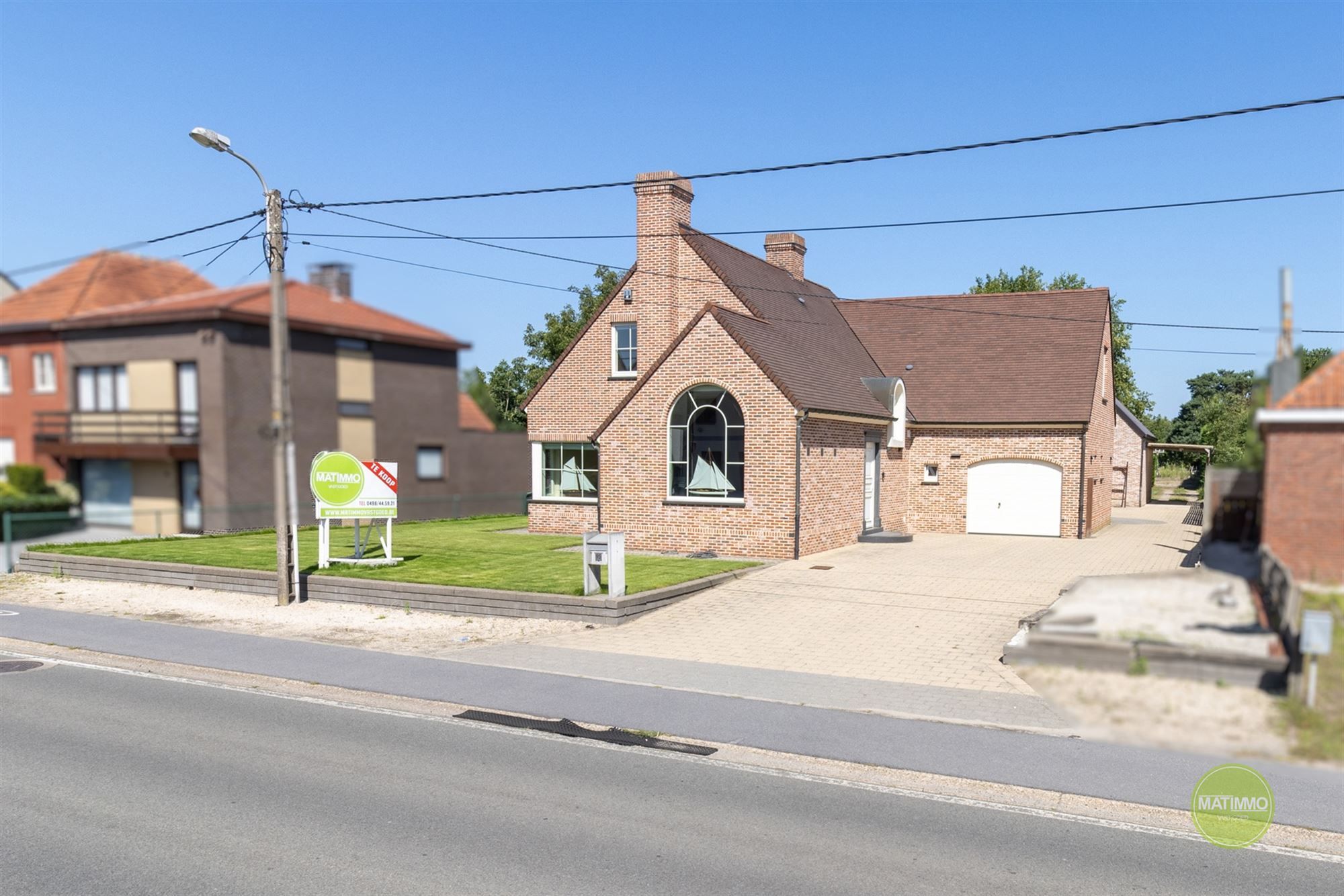 Instapklare gezinswoning met magazijn, zwembad en poolhouse  foto 3