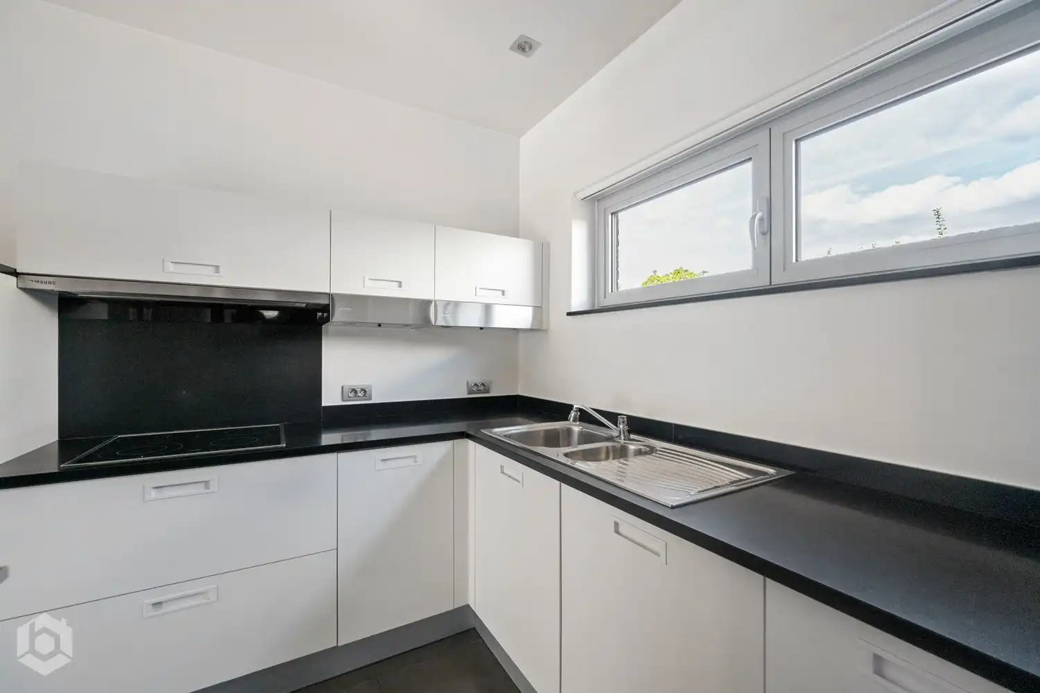 Instapklare woning met 2 slpkrs en ruime tuin te Beerzel foto 8